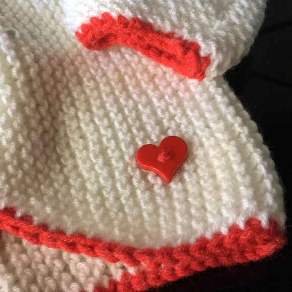 Baby crocheted Valentines outfit 3-6 months - Picture 6 of 7